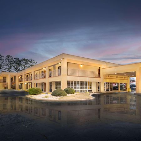 Days Inn By Wyndham Atlanta Stone Mountain Exterior foto