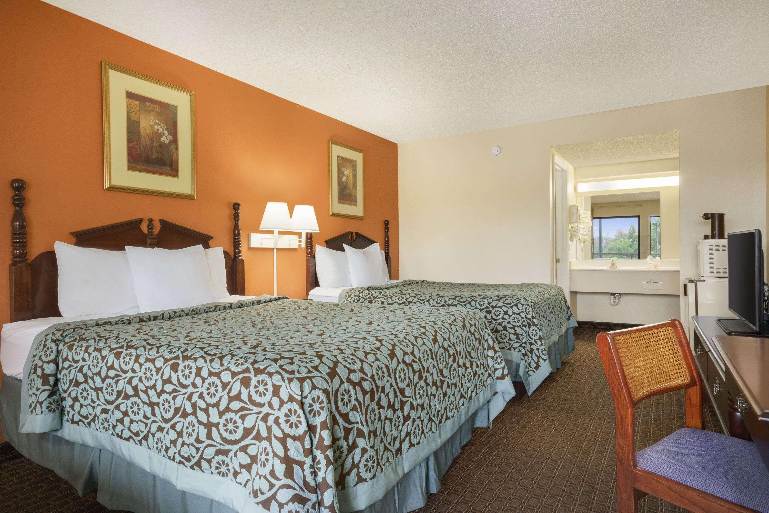 Days Inn By Wyndham Atlanta Stone Mountain Exterior foto